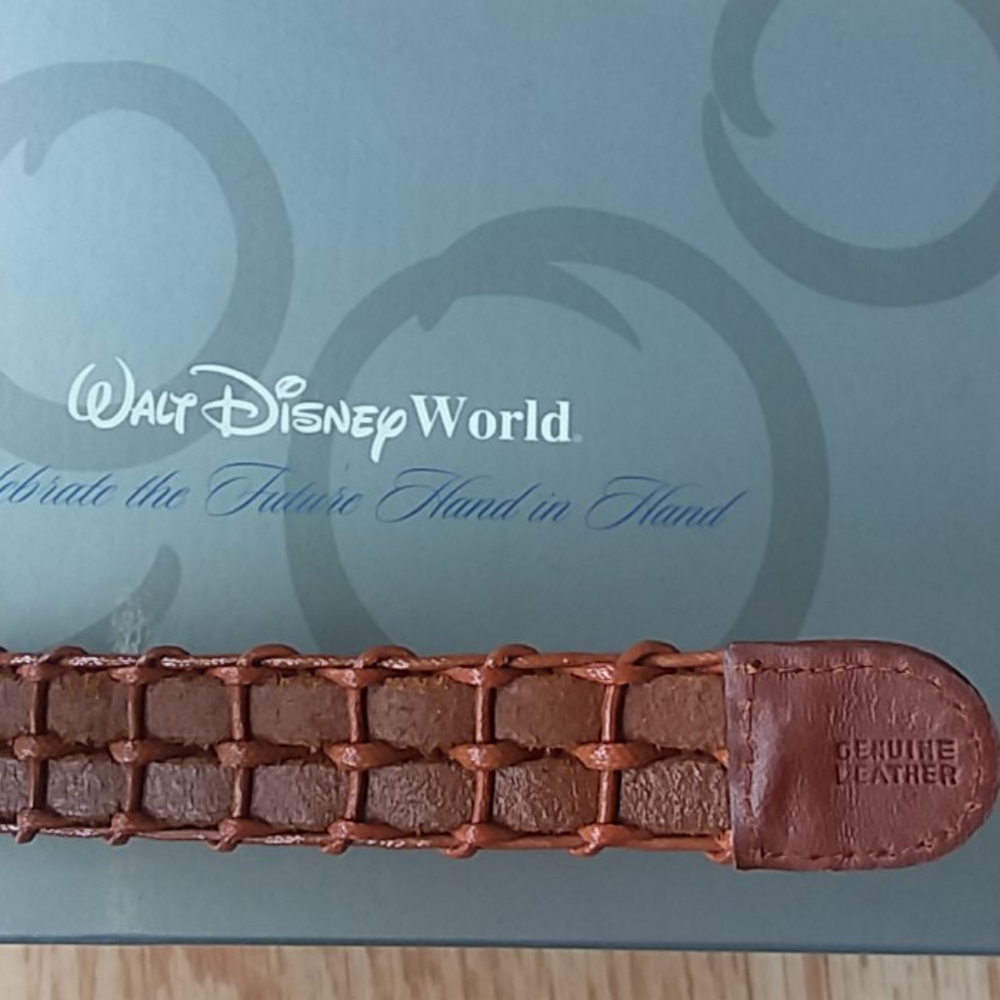 NIB RARE Disney watch - Picture 4 of 5